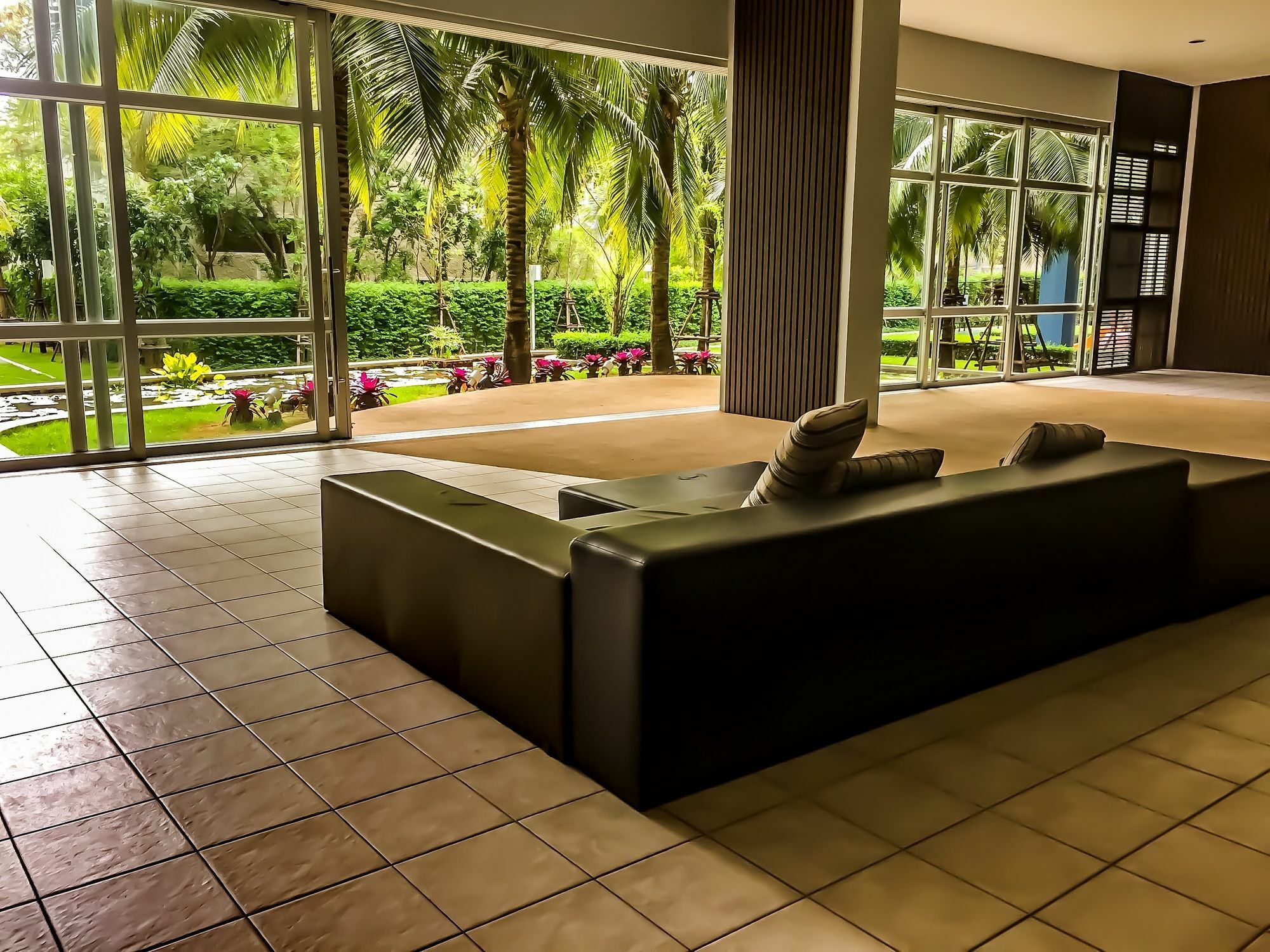 Lumpini Seaview Jomtien By Parikal Hotel Exterior photo