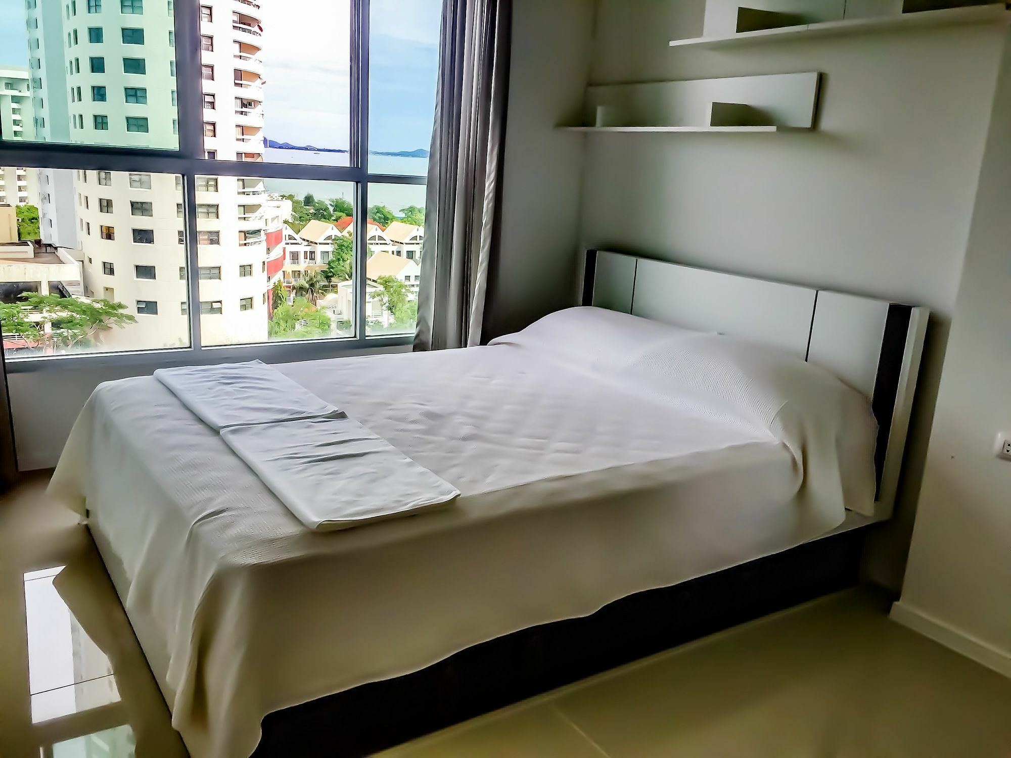 Lumpini Seaview Jomtien By Parikal Hotel Exterior photo